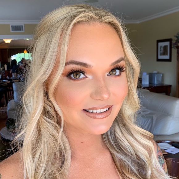 Profile Picture of Jordan Hemker (@jordieeh) on Poshmark