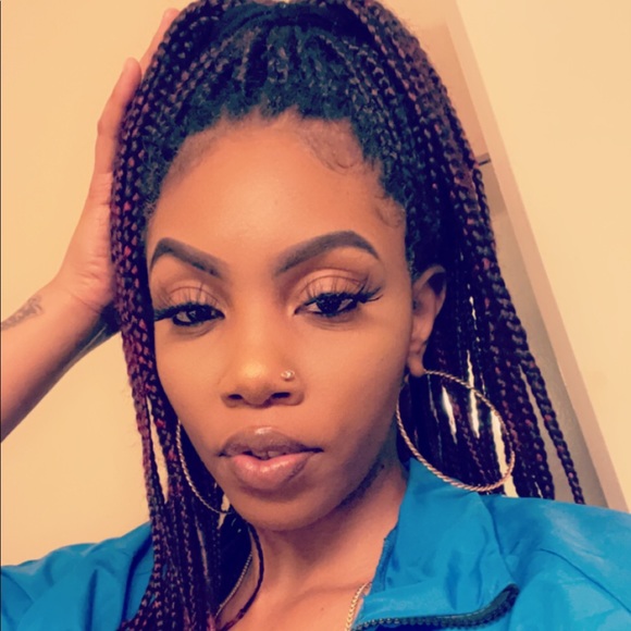 Profile Picture of Crystal Rowe (@chefcryss) on Poshmark