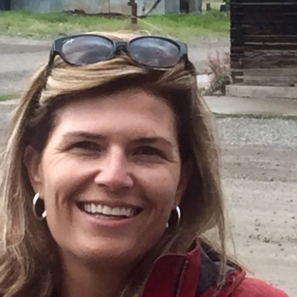 Profile Picture of Liz Qualman (@lizqualman) on Poshmark