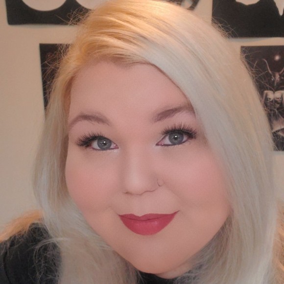 Profile Picture of Alison Zahniser (@shadow66613) on Poshmark