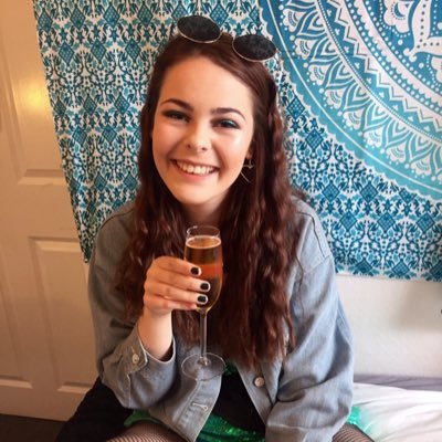 Profile Picture of Beth Devlin (@BethDevlin12) on Twitter