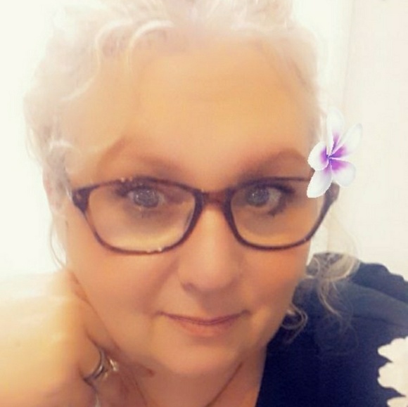 Profile Picture of Jennifer Sinnett (@jennsinn71) on Poshmark