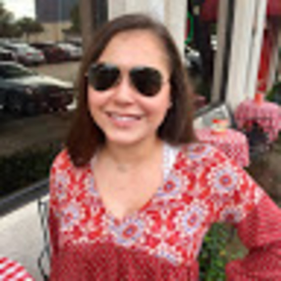 Profile Picture of Olivia Capitel (@oliviacapitel) on Poshmark