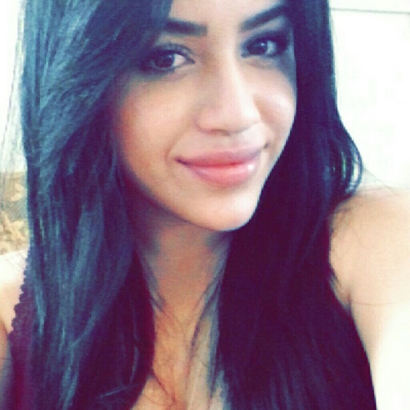 Profile Picture of Lizeth Sanchez (@lizzysanchez) on Poshmark
