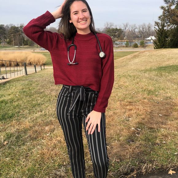 Profile Picture of Lizz Lamoureux (@lizz_lamoureux) on Poshmark