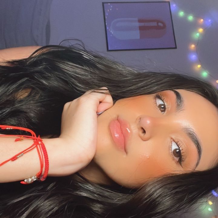 Profile Picture of Val (@@valeriecastro) on Tiktok