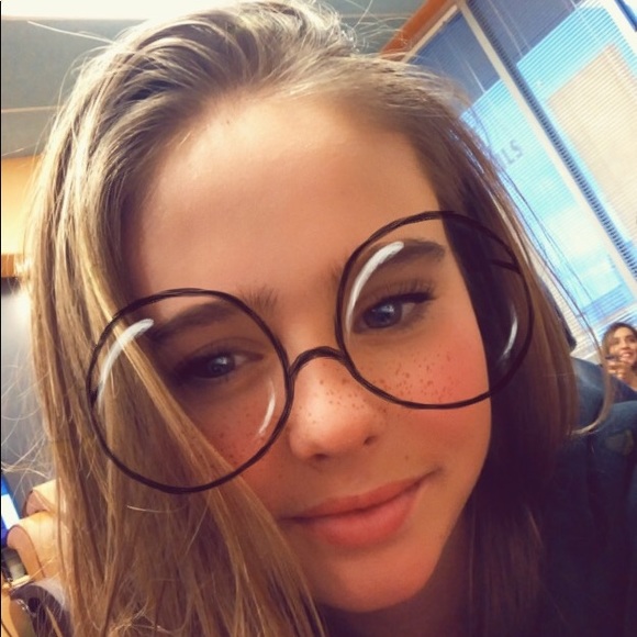 Profile Picture of Savannah Gerwin (@savannah54321) on Poshmark