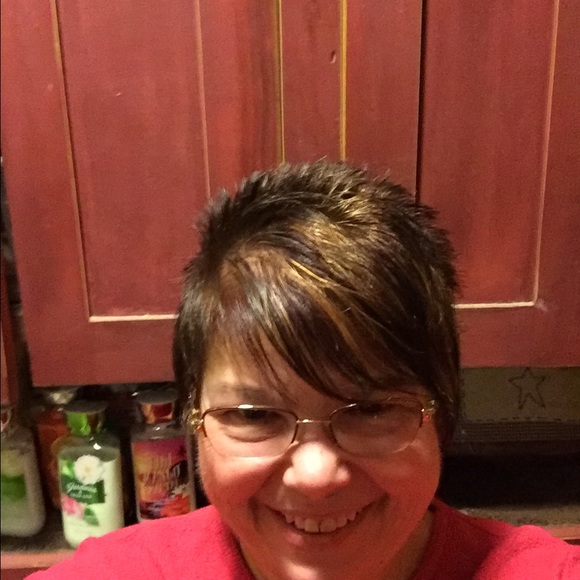 Profile Picture of Michele Stetson (@bighorncamper) on Poshmark