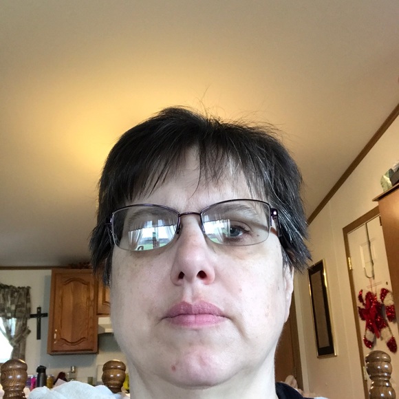 Profile Picture of Bonnie Michlig (@bonniemichlig) on Poshmark