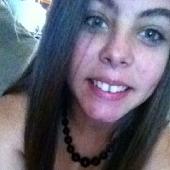 Profile Picture of Carlee Cadena (@ccadena2017) on Poshmark