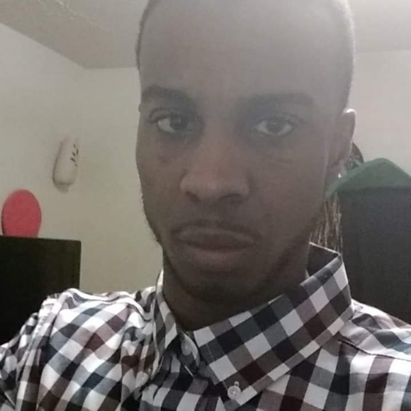 Profile Picture of Jonathan Jenkins (@jonathanjenk925) on Poshmark
