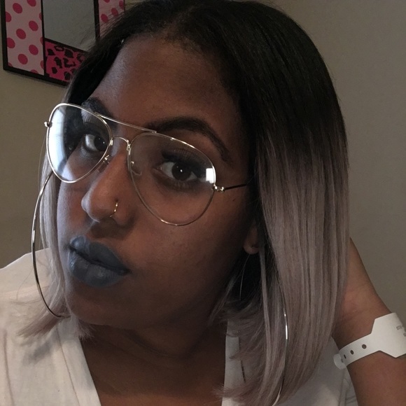 Profile Picture of Alice Lockett (@jbthycke) on Poshmark