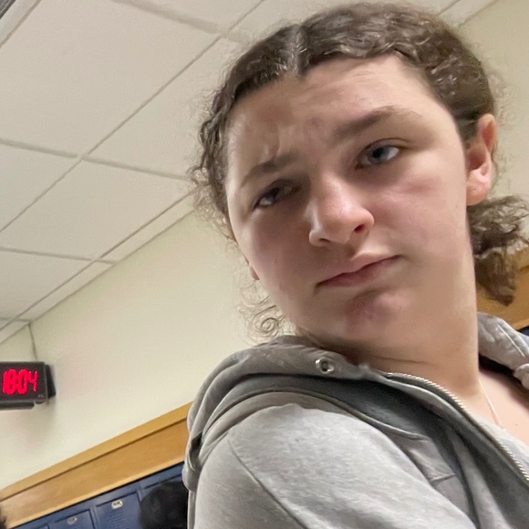 Profile Picture of Maddie Myslinski (@maddiemyslin300) on Poshmark