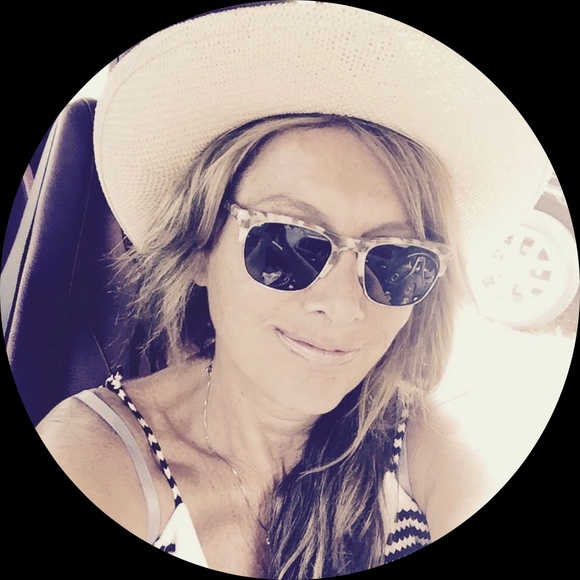 Profile Picture of Suzi Ocallahan (@suzicovino) on Poshmark