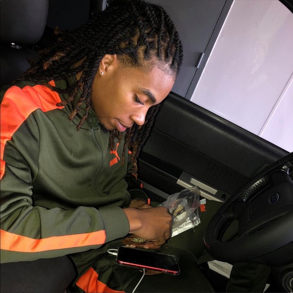 Profile Picture of Torrence Smith (@hoodrxxh) on Poshmark