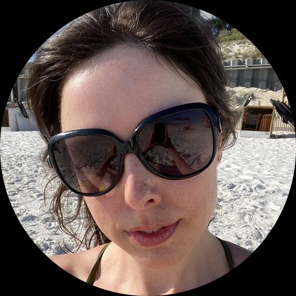 Profile Picture of Amanda Strecker (@adazissou) on Poshmark