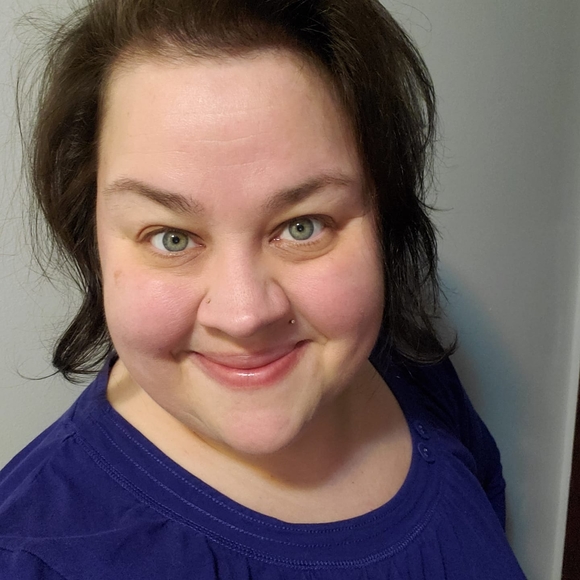 Profile Picture of Michelle Notley (@supershelly75) on Poshmark