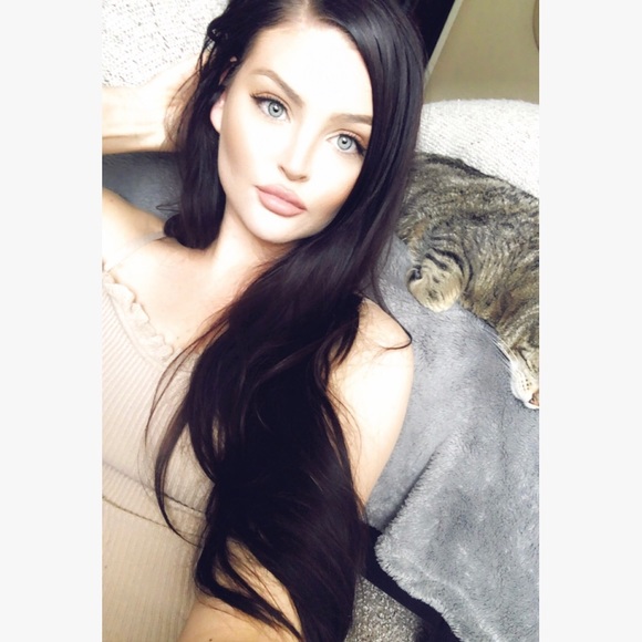 Profile Picture of Alicia Schmutz (@akayschmutz) on Poshmark