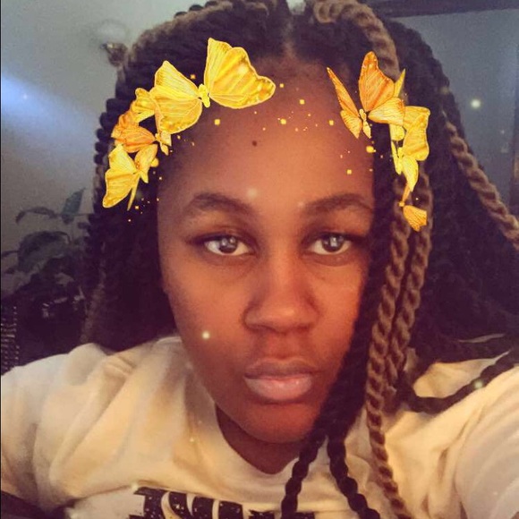 Profile Picture of Mikayla Carson (@mikaylac4) on Poshmark