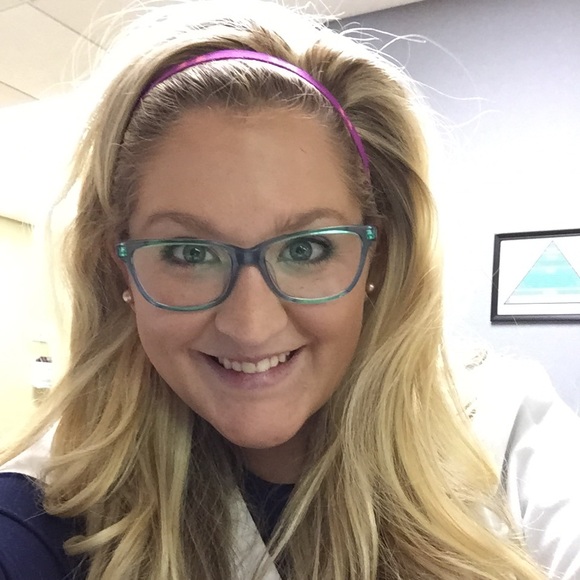 Profile Picture of Cortney Canoy (@cacanoy15) on Poshmark