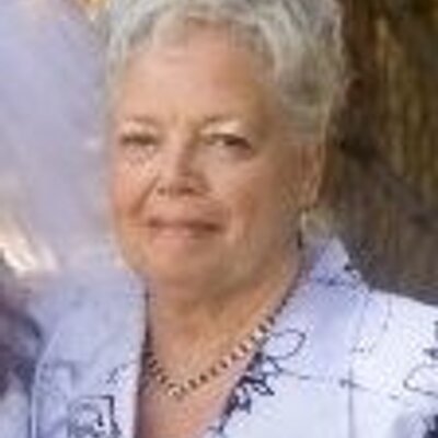 Profile Picture of Peggy Alves (@KnittingWiz) on Twitter