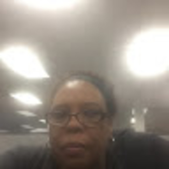 Profile Picture of Paula Benton (@pbenton1999) on Poshmark