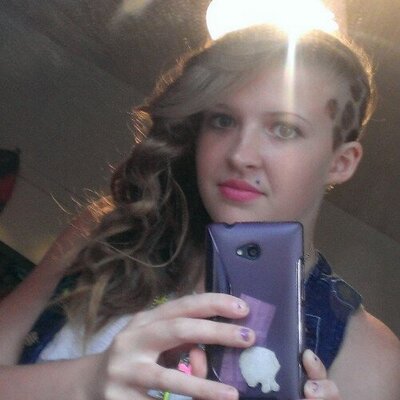 Profile Picture of Shannon Jayne Ensor (@sharlovesjoe) on Twitter