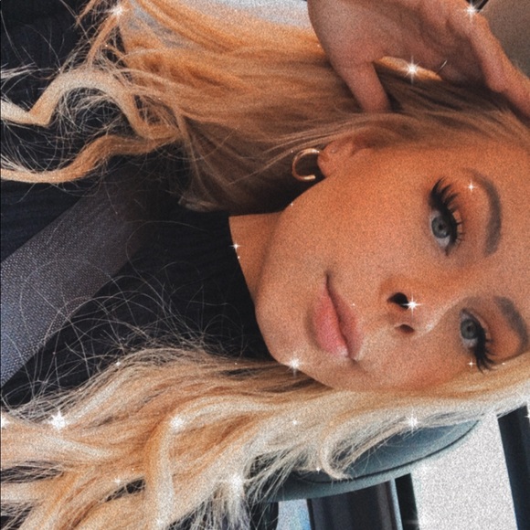 Profile Picture of Nicole Shusko (@nicole_shusko) on Poshmark