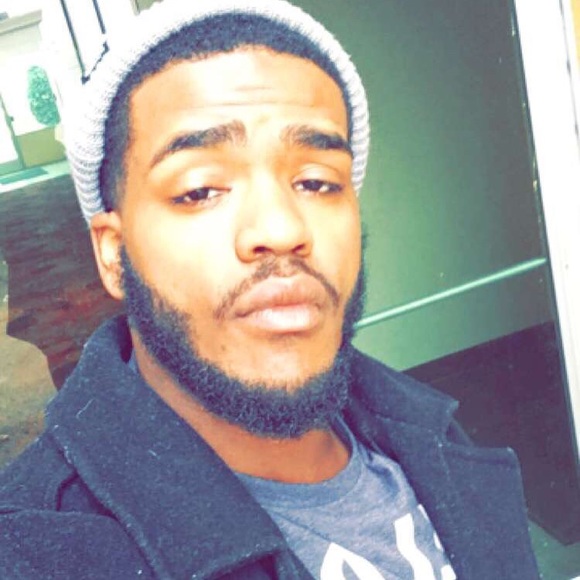 Profile Picture of Arnel Smith (@ajsmith1204) on Poshmark