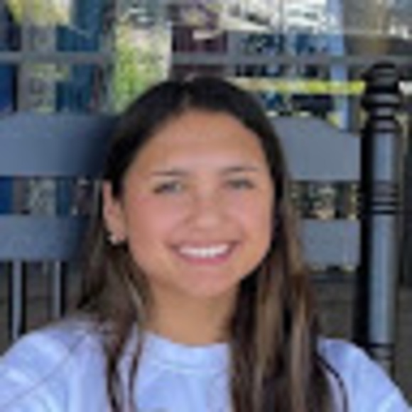 Profile Picture of Delaney Bolstein (@delaneybolstein) on Poshmark