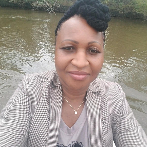 Profile Picture of Lorraine Sands (@sugarsands) on Poshmark