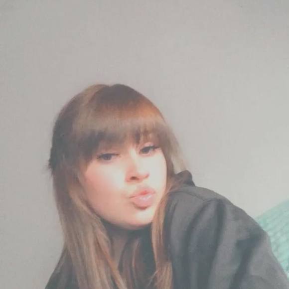 Profile Picture of Kayla Kuhn (@2cute4u2139) on Poshmark