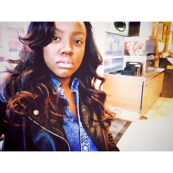 Profile Picture of Erica Blanton (@ericasemone) on Poshmark