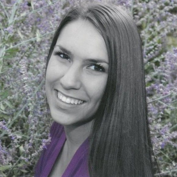 Profile Picture of Kate Cuttill (@katecuttill) on Poshmark