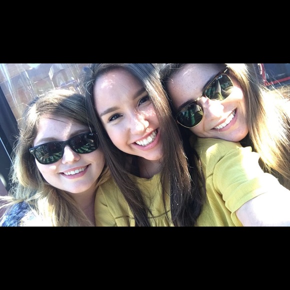 Profile Picture of Catherine Gonzalez (@cgonzalez1195) on Poshmark