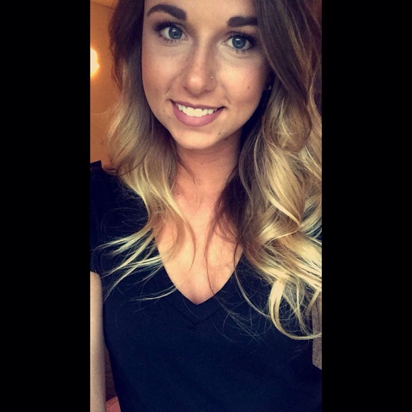 Profile Picture of Nikki Padley (@paddles2014) on Poshmark