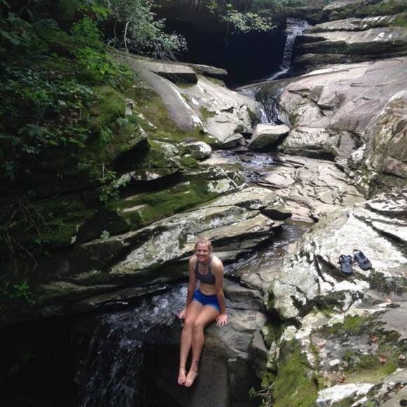 Profile Picture of Katie Nordhues (@katirose19) on Poshmark