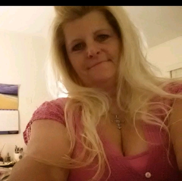 Profile Picture of Tammy Curling (@tcurling10) on Poshmark