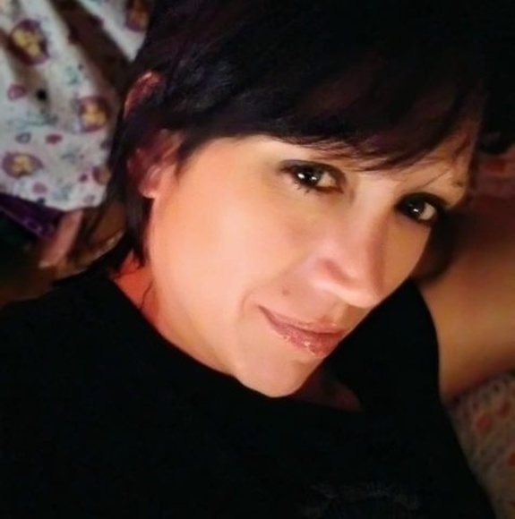 Profile Picture of Julie Oesch (@supernovanfr) on Poshmark