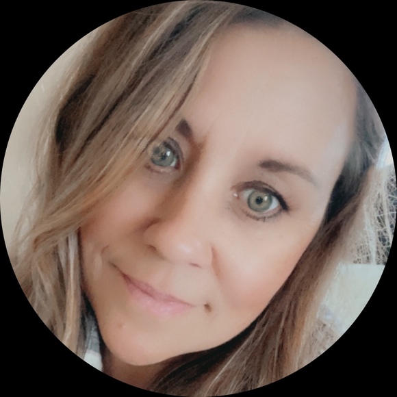 Profile Picture of Amy Straley (@amystraley) on Poshmark