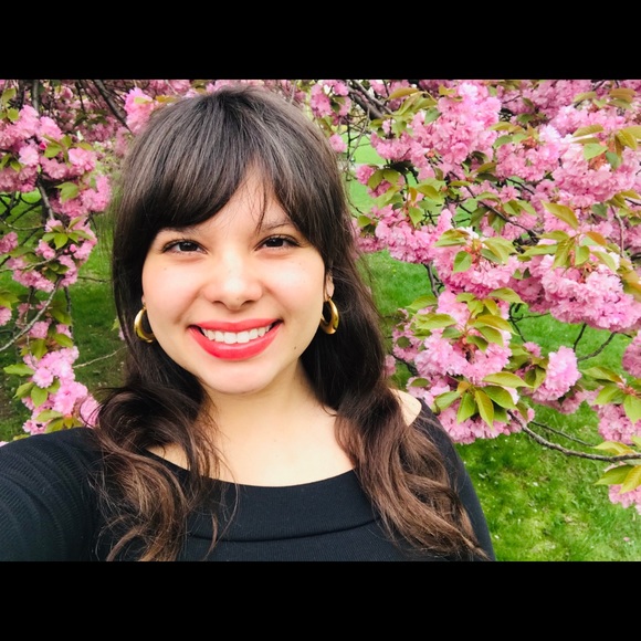 Profile Picture of Arielle Baeza (@ari_bae260) on Poshmark