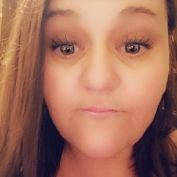 Profile Picture of Jennifer Caplinger lee (@jennifercapling) on Poshmark