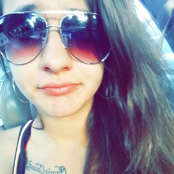 Profile Picture of Micaella Weerts (@micaella1232) on Poshmark