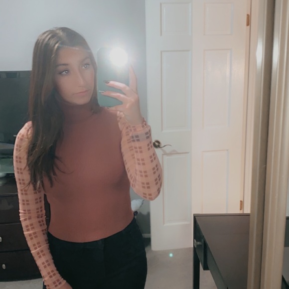 Profile Picture of Julia Silverman (@jsilvs) on Poshmark