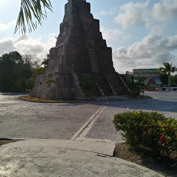 Profile Picture of Larissa Freeman (@l30freeman) on Poshmark