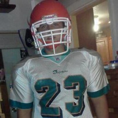 Profile Picture of Zach Ruff (@DontLikeMeCool) on Twitter
