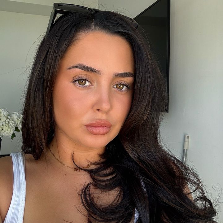 Profile Picture of alicebarroww (@alicebarroww) on Tiktok