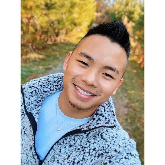 Profile Picture of Peter Pham (@pbpham3873) on Poshmark