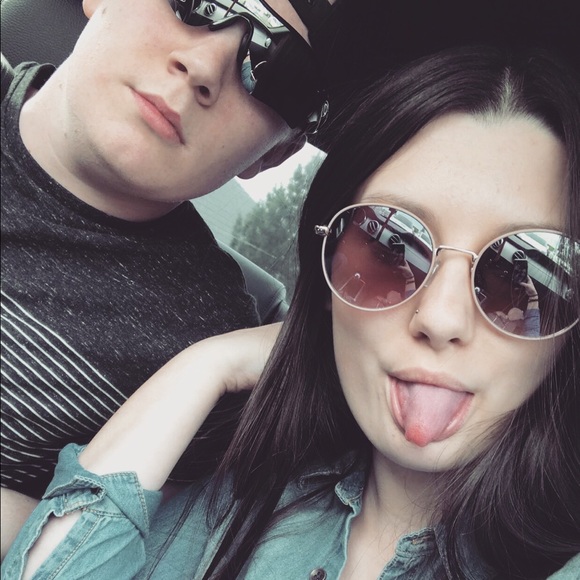 Profile Picture of Alexis Gillum (@alexis_9) on Poshmark