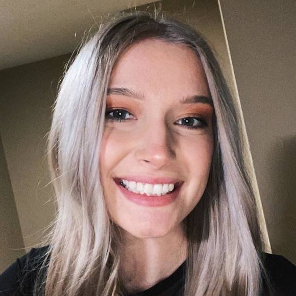 Profile Picture of Peyton Johnson (@pey24ton) on Poshmark